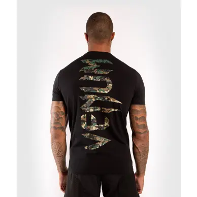 Camiseta Venum Giant Negro/Forest Camo - 13