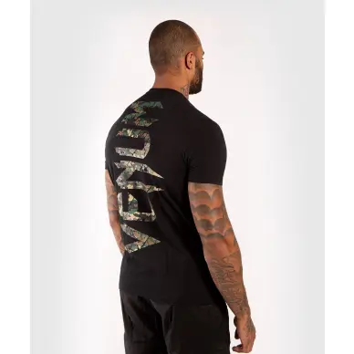 Camiseta Venum Giant Negro/Forest Camo - 14
