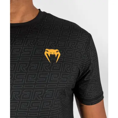 Camiseta Dry Tech Venum X Ares 2.0 Negro/Oro - 12