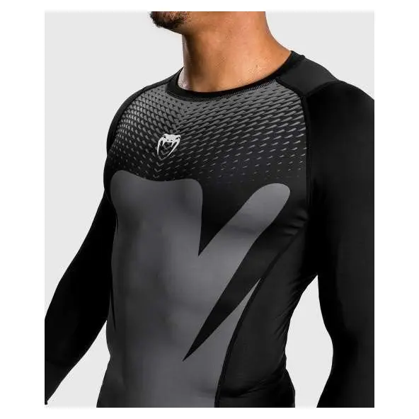 Rashguard Venum Attack mangas largas