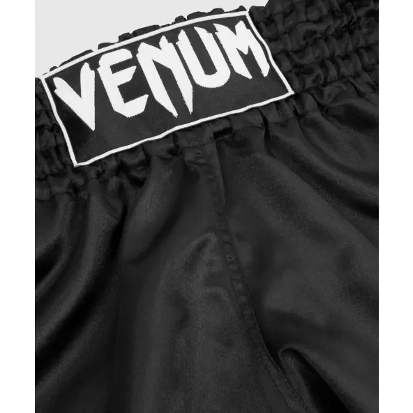 Short Boxeo Tailandés Venum Classic Negro/Blanco