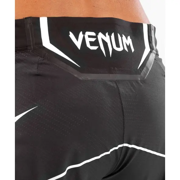 Short Mujer MMA VENUM UFC Authentic Fight Night corte largo NEGRO