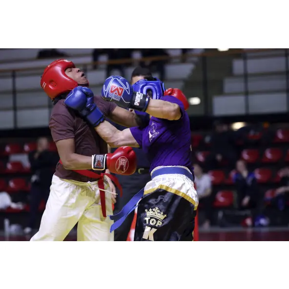 Guantes de kárate de contacto rojos