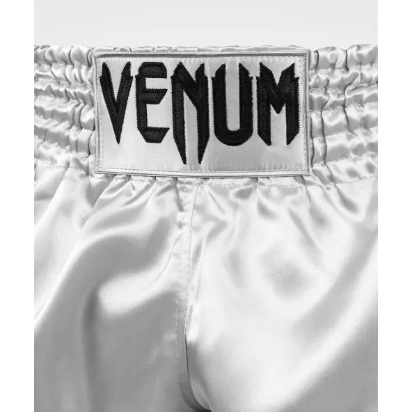 Short Boxeo Tailandés Venum Classic Plata/Negro