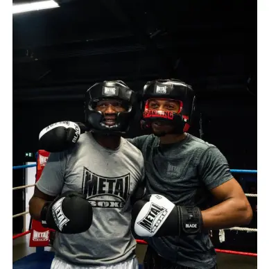 Casco de Boxeo con Barra para Sparring - 10