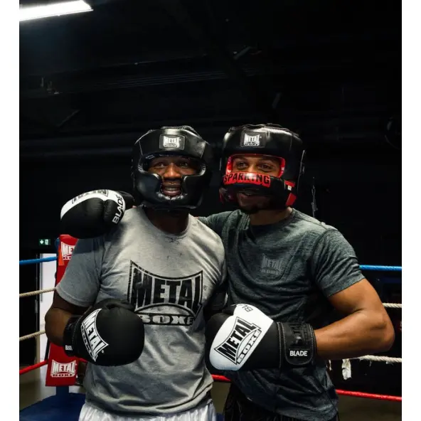 Casco de Boxeo con Barra para Sparring
