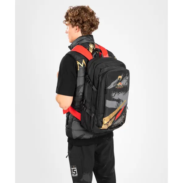 Bolsa de deporte Venum Convertible X Mirage Negro/Oro