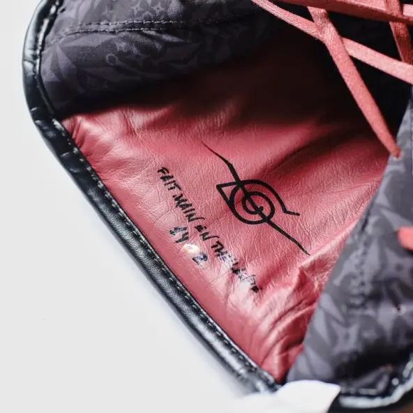 Guantes de Boxeo Naruto Shippuden X Elion Paris Edición Limitada Itachi