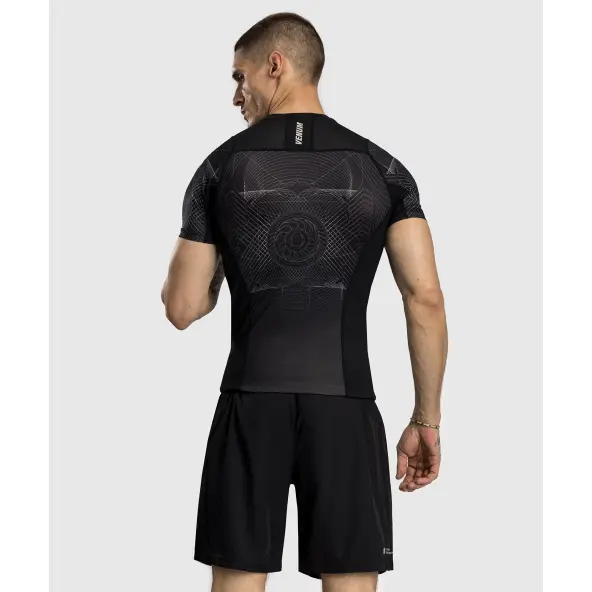 Rashguard Venum JAWS 2.0 de manga corta