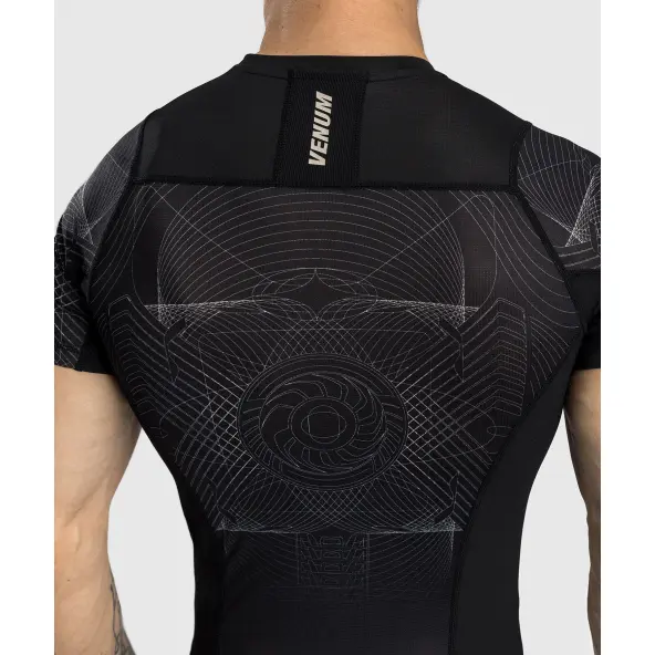 Rashguard Venum JAWS 2.0 de manga corta